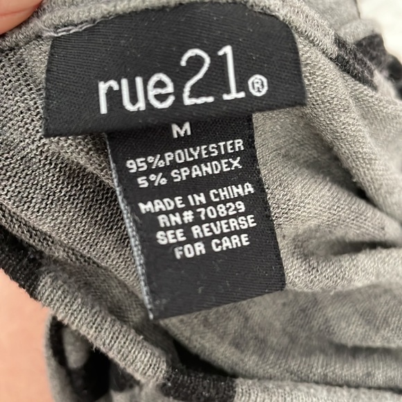 LOVE Print Sweater - Picture 2 of 2